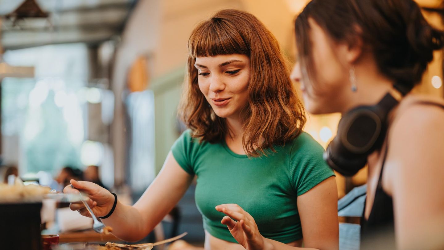 Psychologie: Warum die "Brunch Table Theory" deine Freundschaften nachhaltig verändert