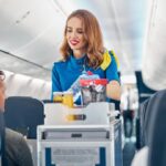 Laut Flugbegleiterin: Diese 3 Gesten von Passagieren sind nett gemeint, aber unerwünscht
