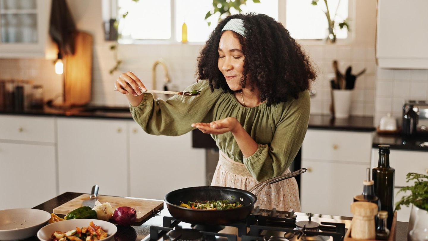 Ab in die Küche!: Kann Kochen gegen Demenz helfen?