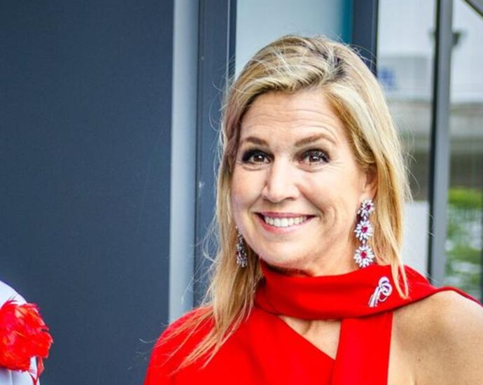 Königin Máxima: Sie gedenkt mit atemberaubenden Jumpsuit verstorbenem Designer