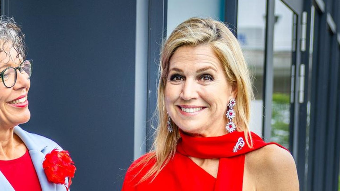 Königin Máxima: Sie gedenkt mit atemberaubenden Jumpsuit verstorbenem Designer