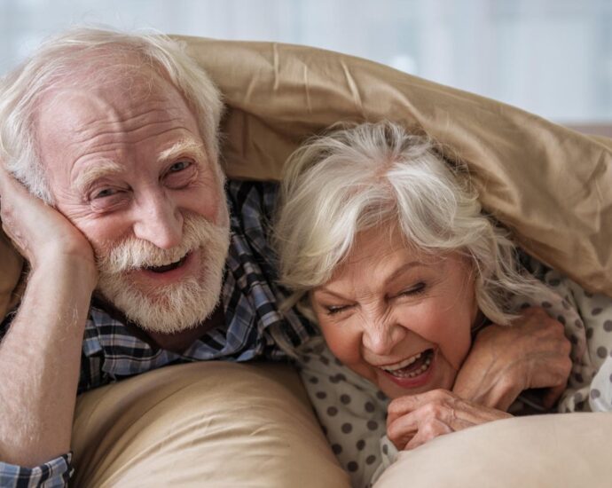 Paartherapeut erklärt: Wenn Paare in diesen 3 Punkten zusammenpassen, hält ihre Liebe ein Leben lang