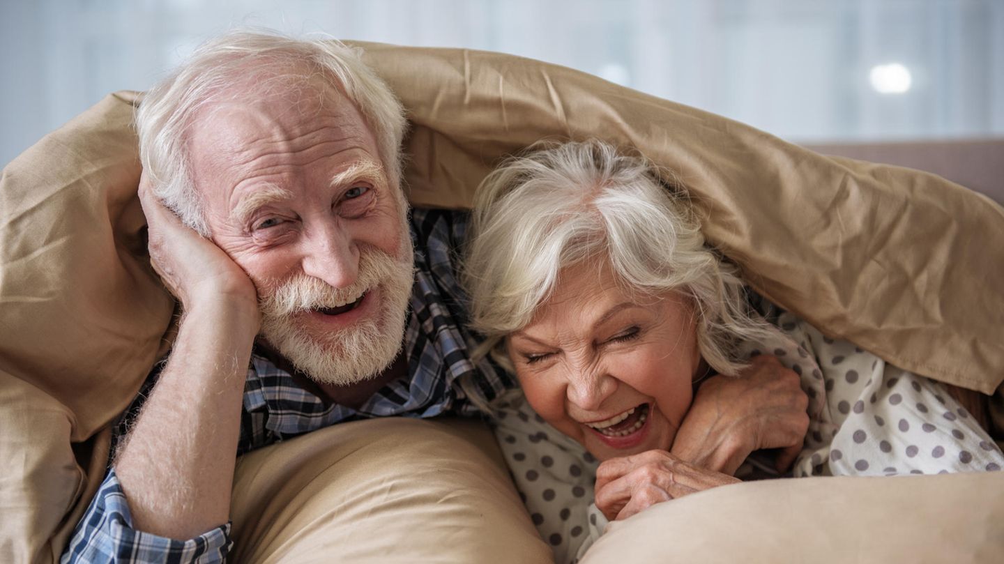 Paartherapeut erklärt: Wenn Paare in diesen 3 Punkten zusammenpassen, hält ihre Liebe ein Leben lang