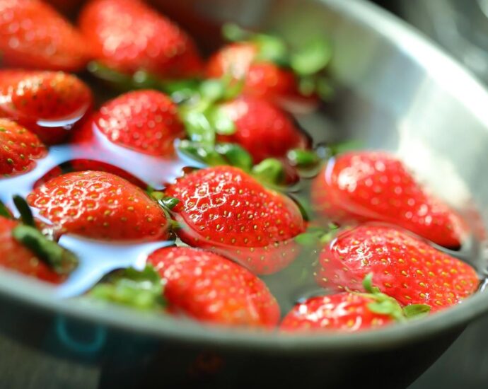 Küchentipp: Das passiert, wenn du Erdbeeren mit Natron abwäschst