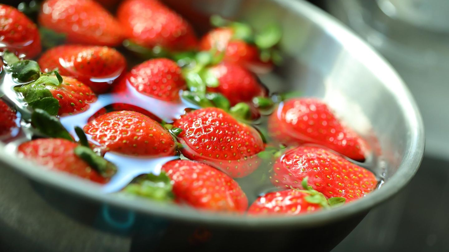 Küchentipp: Das passiert, wenn du Erdbeeren mit Natron abwäschst