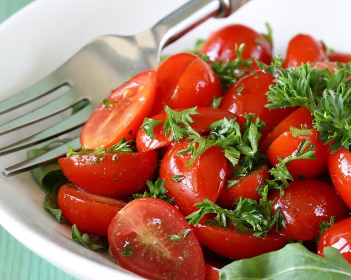 Grill-Rezept: Das ist der laut Chefkoch beste Tomatensalat für den Sommer