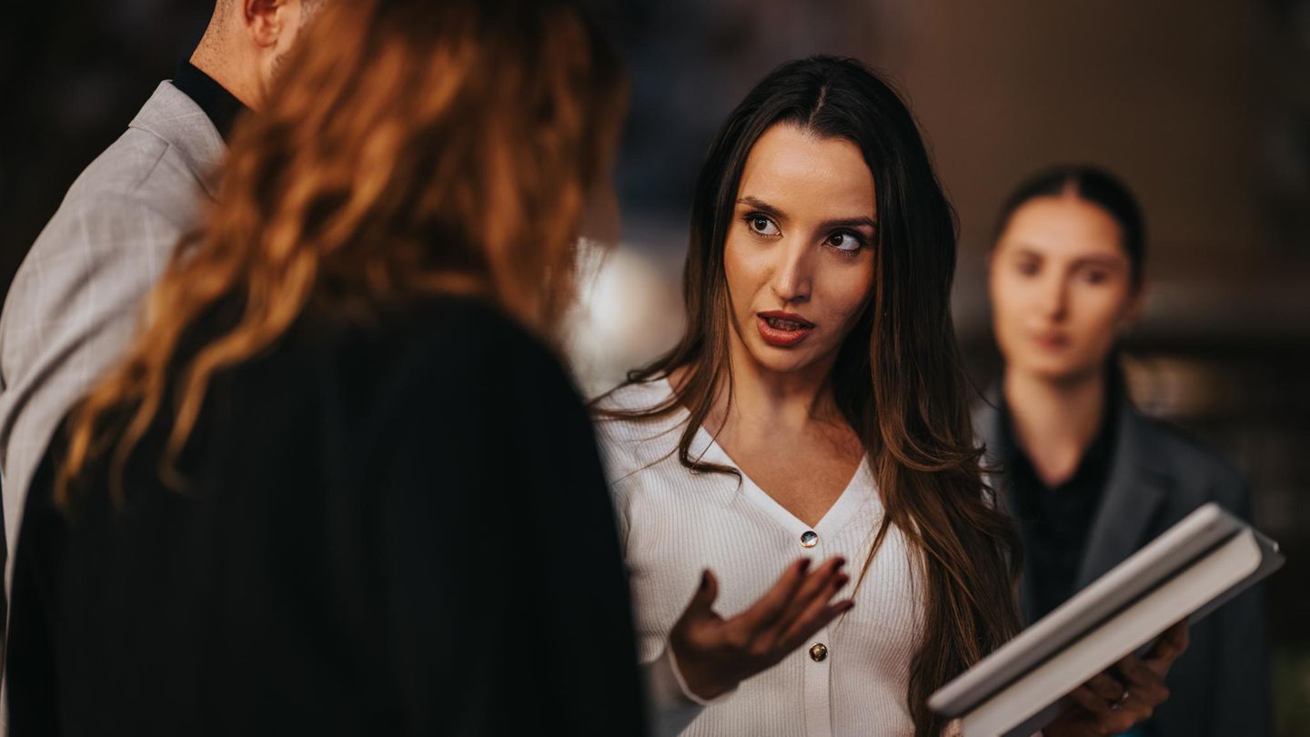 Psychologie: 3 Tipps, wie du jedes unangenehme Gespräch perfekt meisterst