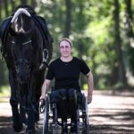 Gelähmt nach Reitunfall: Wie sich Gianna trotzdem zurück in den Sattel kämpfte