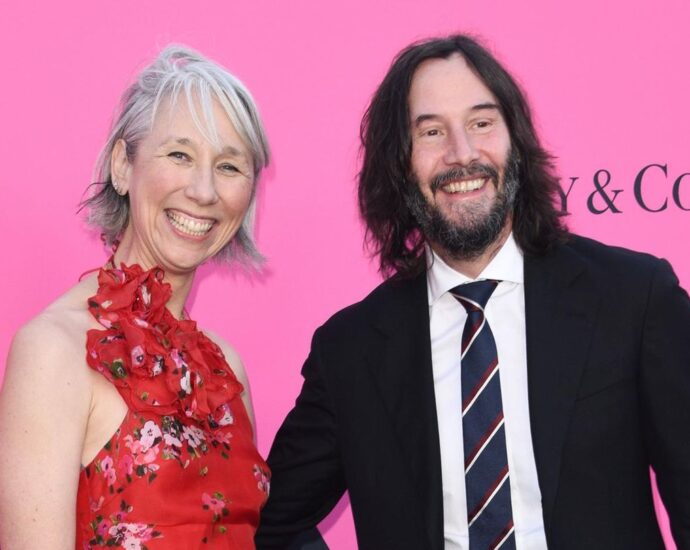 Keanu Reeves & Alexandra Grant : Du hältst sie für älter als ihn? Was das über dich aussagt