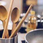 Haushaltipp: So spart der Holzlöffel-Trick von Oma euch viel Zeit in der Küche