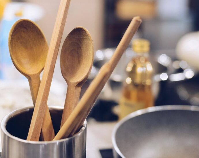 Haushaltipp: So spart der Holzlöffel-Trick von Oma euch viel Zeit in der Küche