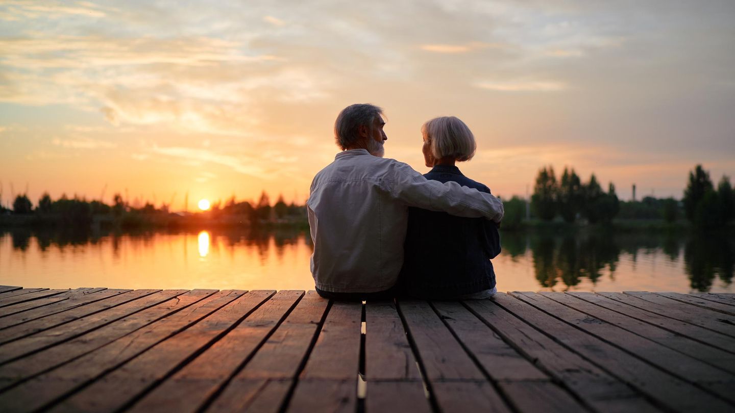 Lebenslange Leidenschaft: Paartherapeut erklärt, welche drei Punkte die Liebe wirklich für immer lebendig halten
