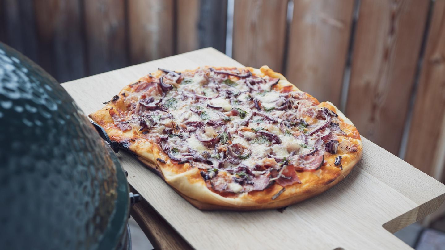 Grill-Rezept: Pizza vom Grill: So einfach und zum Anbeißen lecker