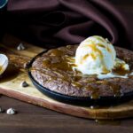 10-Minuten-Rezept: Saftiger Schokoladenkuchen frisch aus der Pfanne