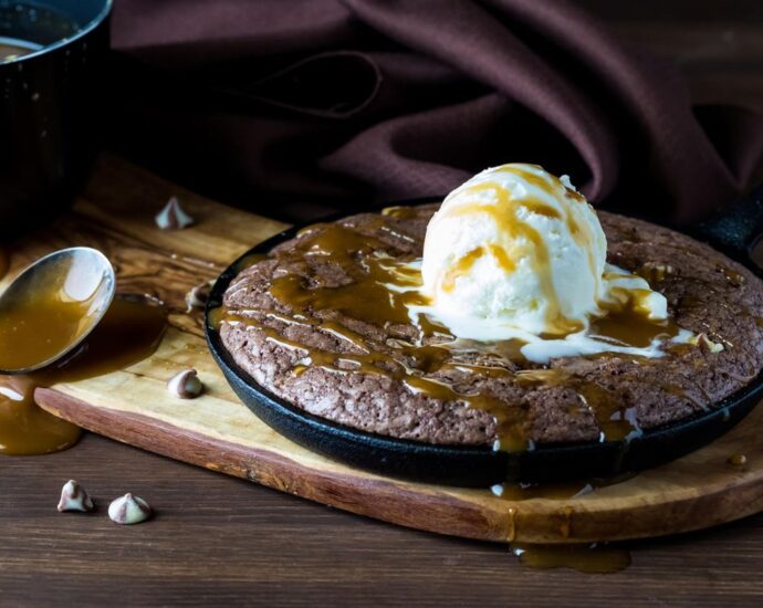 10-Minuten-Rezept: Saftiger Schokoladenkuchen frisch aus der Pfanne
