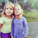 Psychologie: 10 Dinge, die euer Leben geprägt haben, wenn ihr eine kleine Schwester habt