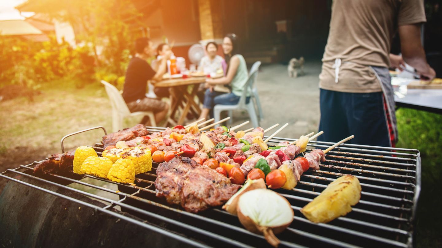 Grillsaison: 3 Lebensmittel, die nicht auf den Grill dürfen, auch wenn das viele tun
