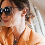Laut Flugbegleiterin: Darum solltest du immer eine Sonnenbrille im Flugzeug tragen