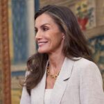Königin Letizia: Dank dieses Stoff-Geheimnisses kann sie selbst im Sommer Anzug tragen