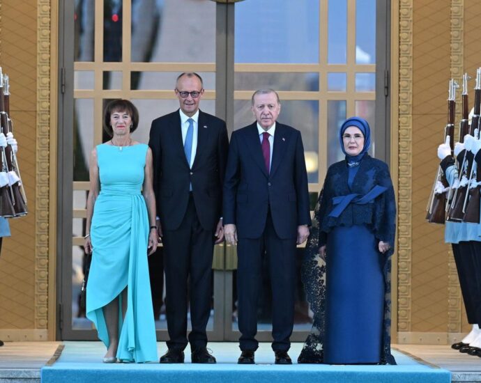 Charlotte Merz : Ein modischer Protest beim NATO-Dinner in Ankara?
