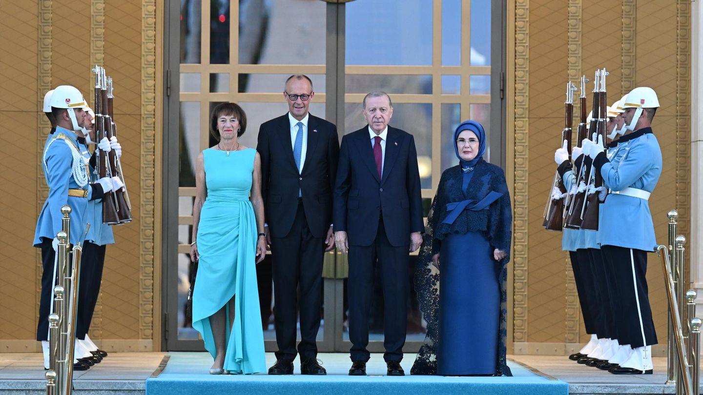 Charlotte Merz : Ein modischer Protest beim NATO-Dinner in Ankara?
