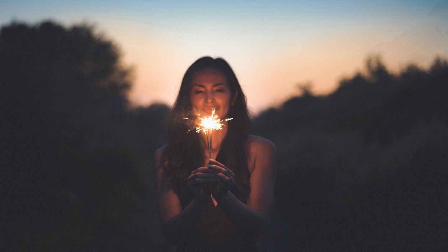 Good Vibes: 3 Signale, die dir das Universum schickt, bevor du dein großes Glück findest