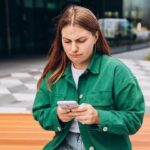 Handy-Buckel: 3 Übungen, die jeder Smartphone-Nutzer unbedingt kennen sollte