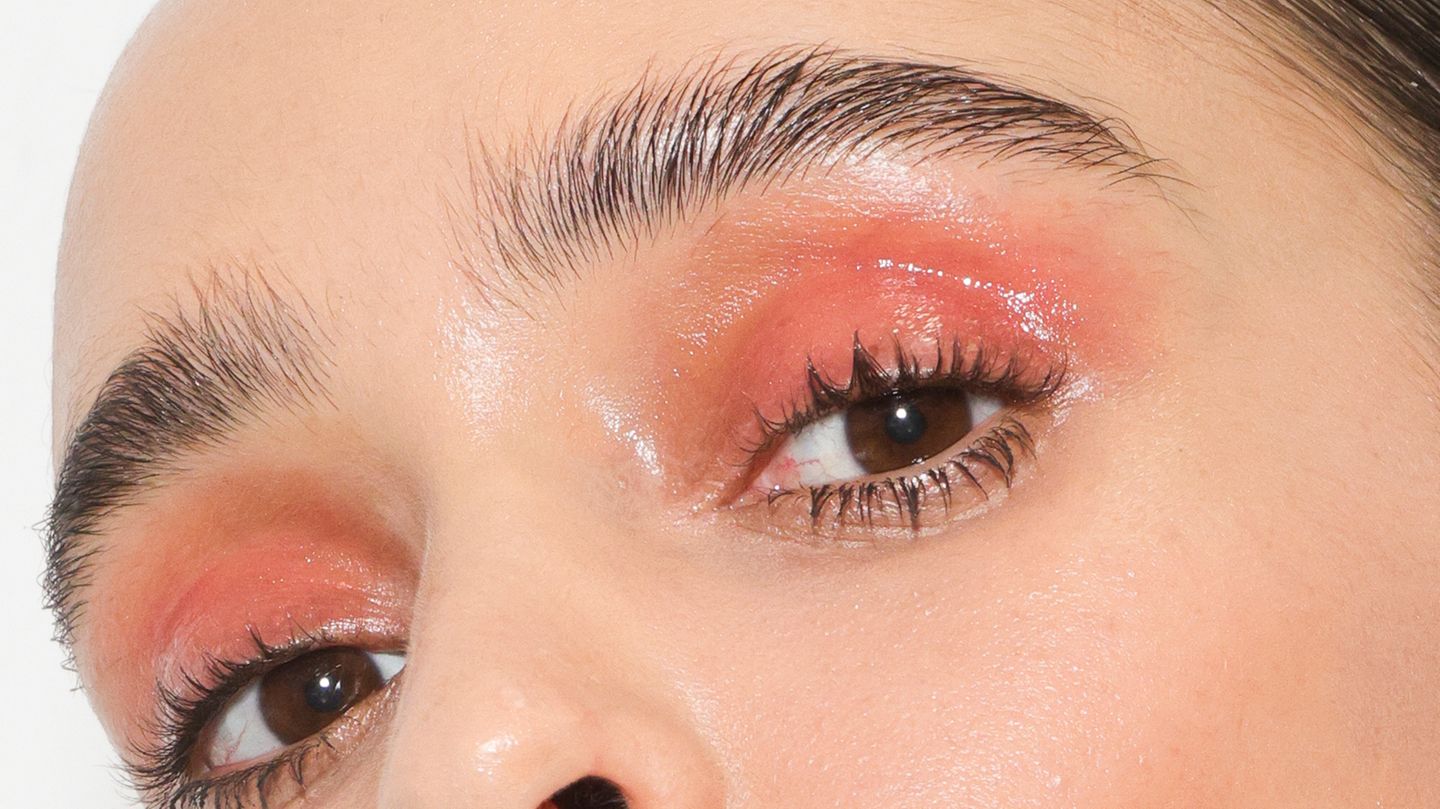 Macara-Trick: Make-up-Artist zeigt besonderen Trick, den auch du kennen solltet