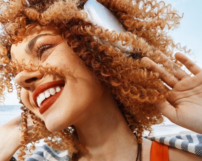 Locken haltbar machen: Mit diesen 3 Tipps halten deine Locken die ganze Nacht