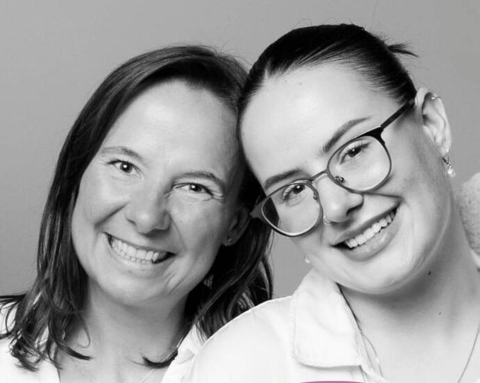 Krebs in der Familie: Als die Mutter an Brustkrebs erkrankt, fällt die Tochter eine folgenschwere Entscheidung
