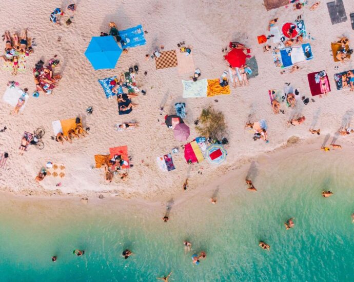 Strand-Suchbild: Findet den versteckten Ball, bevor das Zeitlimit verstrichen ist!
