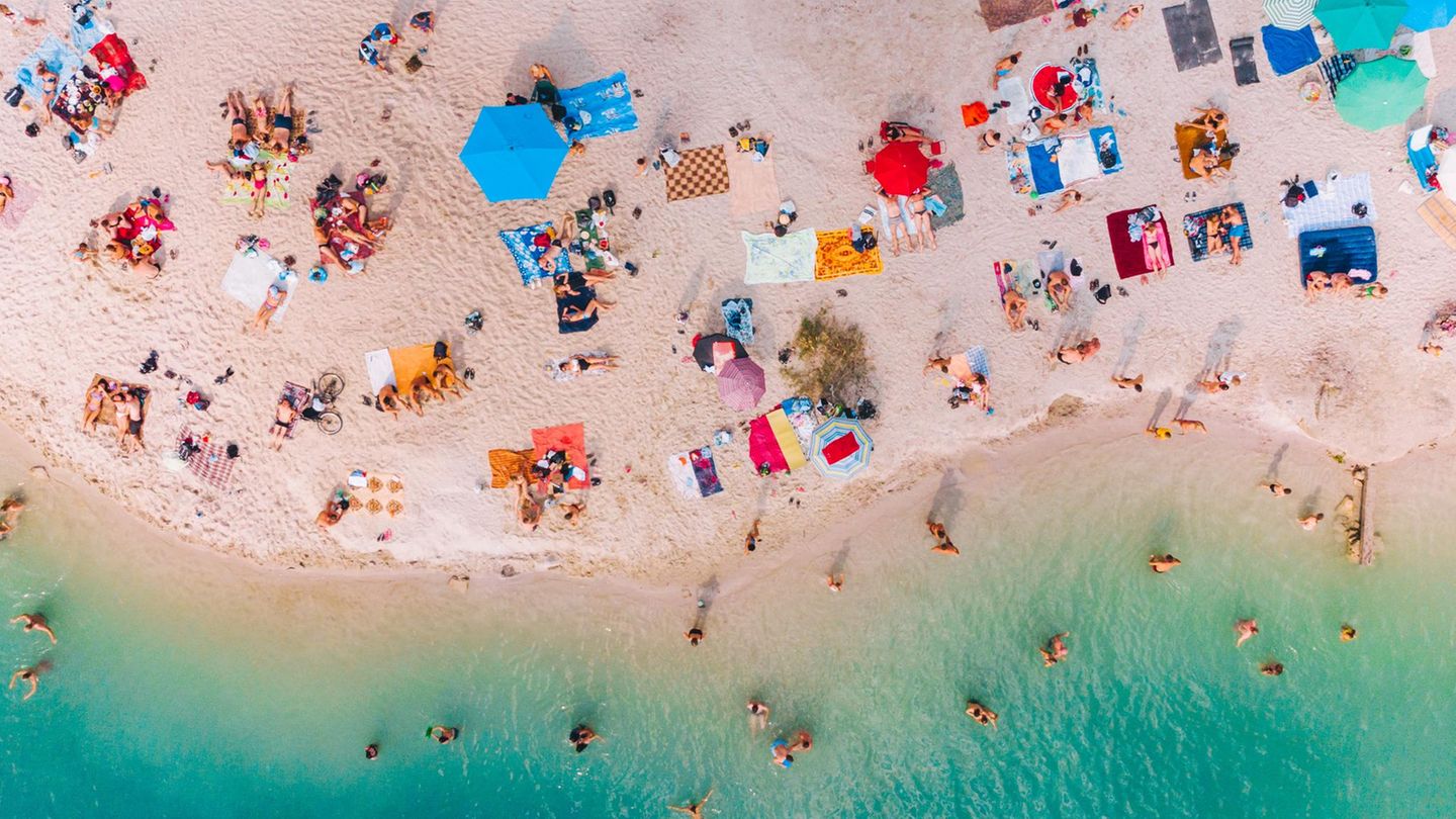 Strand-Suchbild: Findet den versteckten Ball, bevor das Zeitlimit verstrichen ist!