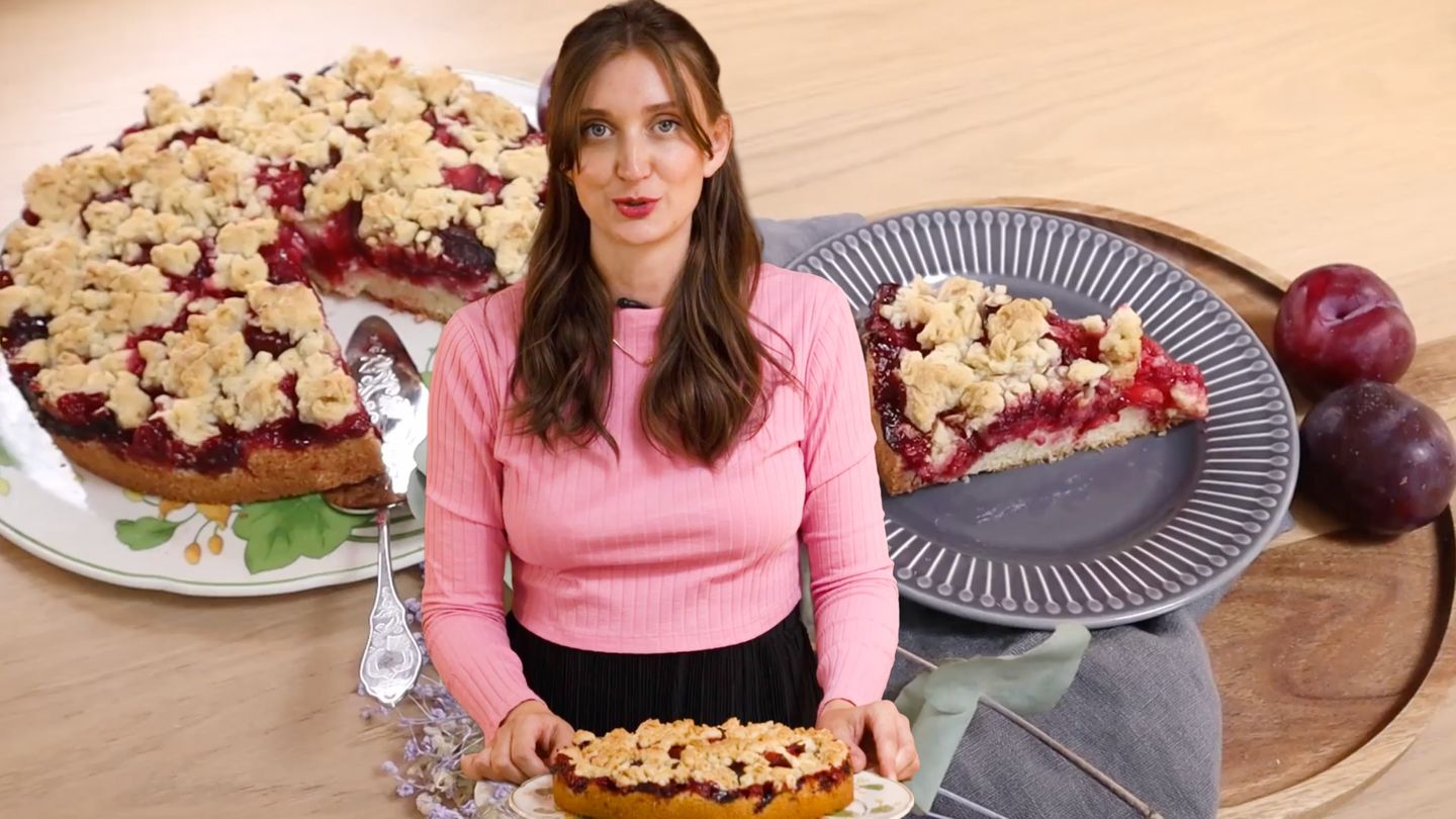 Wochenend-Blitzrezept: Food-Redakteurin Vivi backt mit euch den schnellsten Pflaumen-Streuselkuchen aller Zeiten