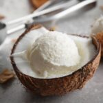 3-Zutaten-Rezept: Vegan & ohne Eismaschine: Köstliches Kokos-Eis für tropisches Urlaubsfeeling