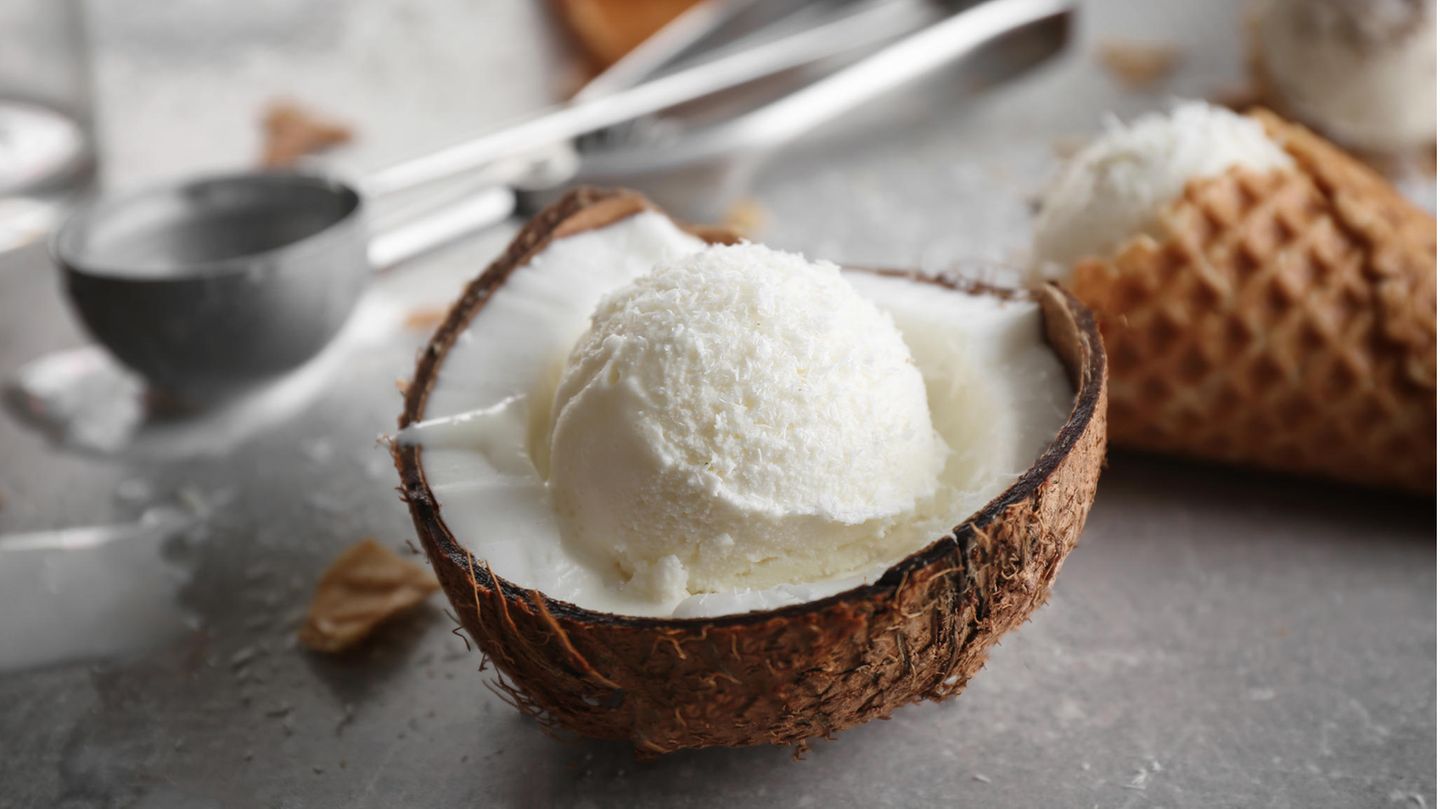 3-Zutaten-Rezept: Vegan & ohne Eismaschine: Köstliches Kokos-Eis für tropisches Urlaubsfeeling