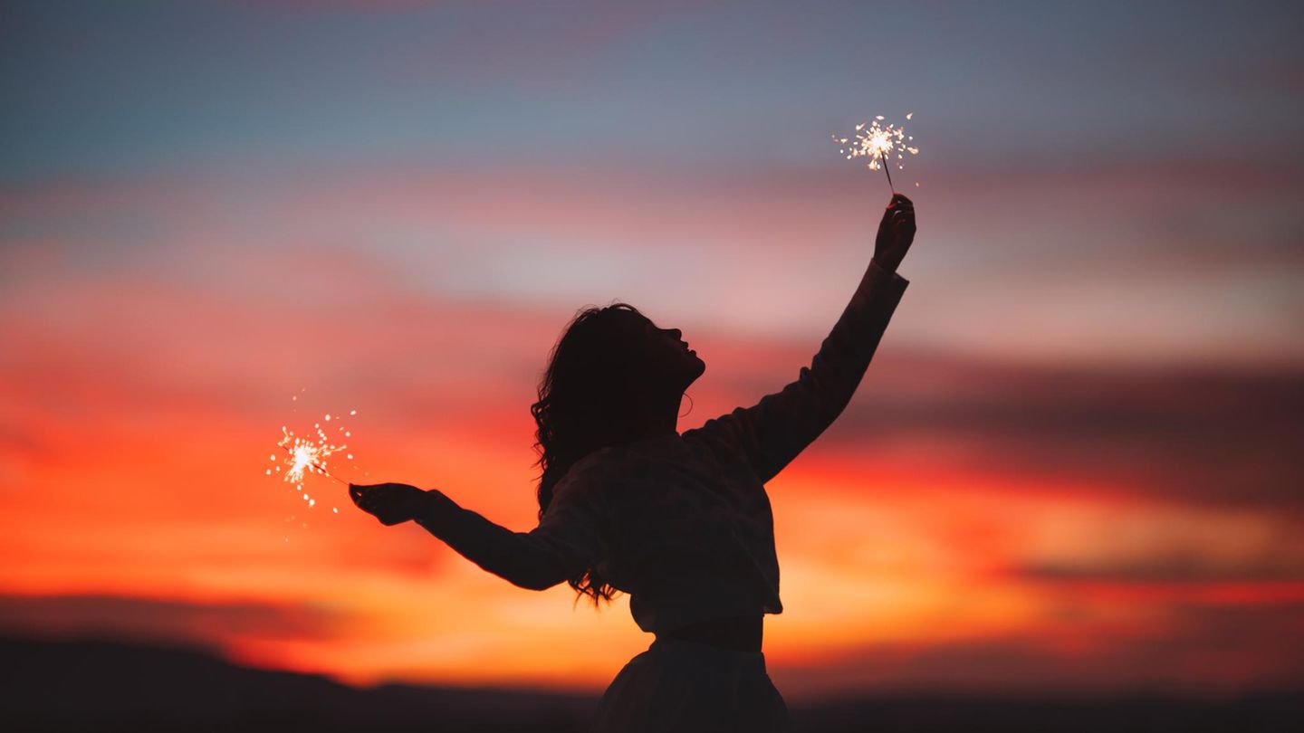 Wochenendhoroskop ab 7.8.2026: Auf diese 3 Sternzeichen kommt eine schöne Überraschung zu