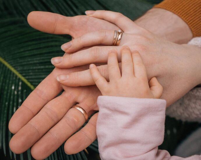 In zwei Welten zu Hause: Wie eine Familie versucht, in zwei Kulturen zu Hause zu sein