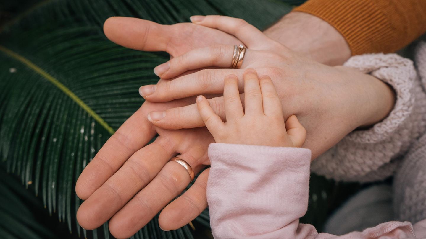 In zwei Welten zu Hause: Wie eine Familie versucht, in zwei Kulturen zu Hause zu sein