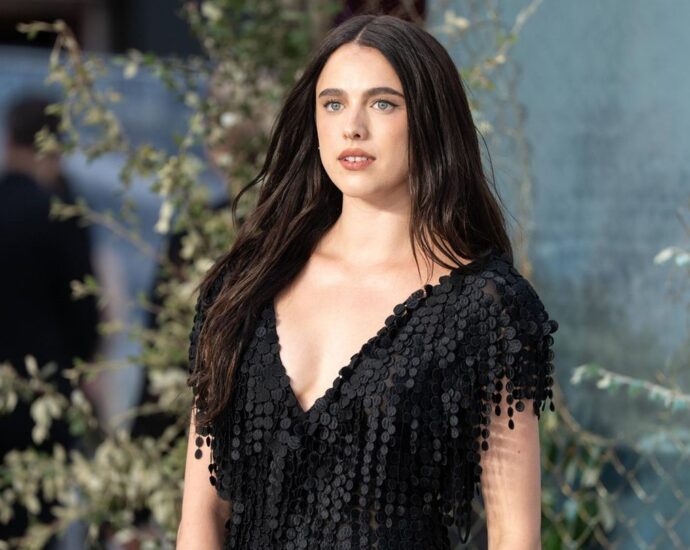 Etwas für die ganz Mutigen!: Barfuß auf dem Red Carpet? Ihr Look sorgt für Verwirrung
