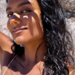 Salzwasser, Sonne, Hitze: 5 Produkte, mit denen unsere Haare nach dem Urlaub wieder glänzen