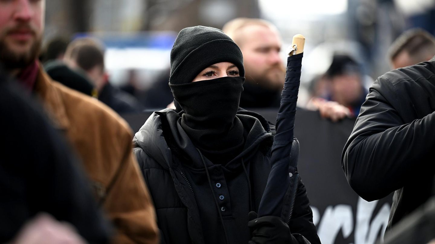Doppelleben: Was eine Journalistin undercover auf Nazi-Dating-Plattformen erlebte