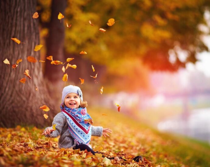 Babynamen-Inspiration: 5 klangvolle Vornamen, deren Bedeutung Herbstkinder zum Strahlen bringt