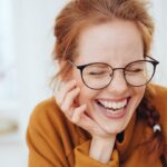 Optikerin verrät: Dieser Profi-Trick macht deine Brillengläser blitzeblank – ganz ohne Tuch