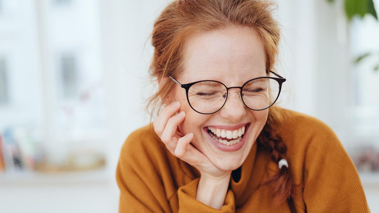 Optikerin verrät: Dieser Profi-Trick macht deine Brillengläser blitzeblank – ganz ohne Tuch