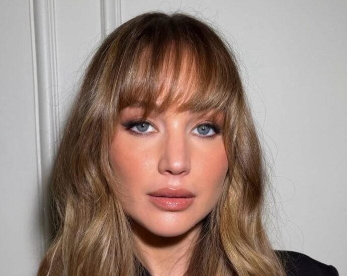 "Butterfly Bangs": Star-Friseur zeigt den Pony-Trend, für alle die es soft mögen