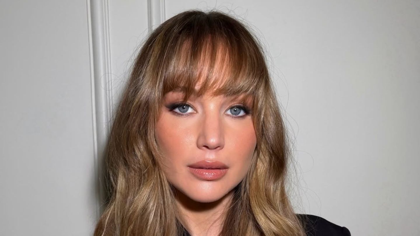 "Butterfly Bangs": Star-Friseur zeigt den Pony-Trend, für alle die es soft mögen
