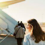 Flugbegleiterin verrät: Darum wird deine Reise entspannter, wenn du dir vor Abflug die Haare wäschst