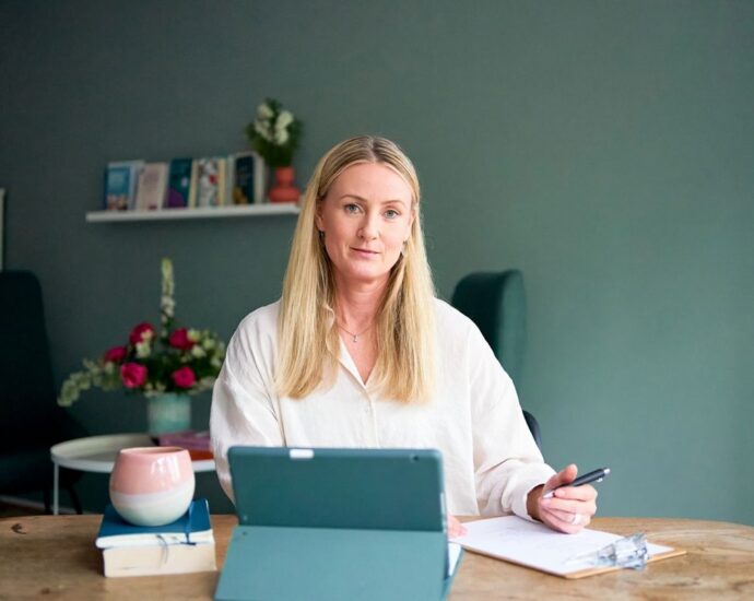 Perimenopause: Psychologin Sandra Tschöpe weiß, was die Psyche in den Wechseljahren braucht