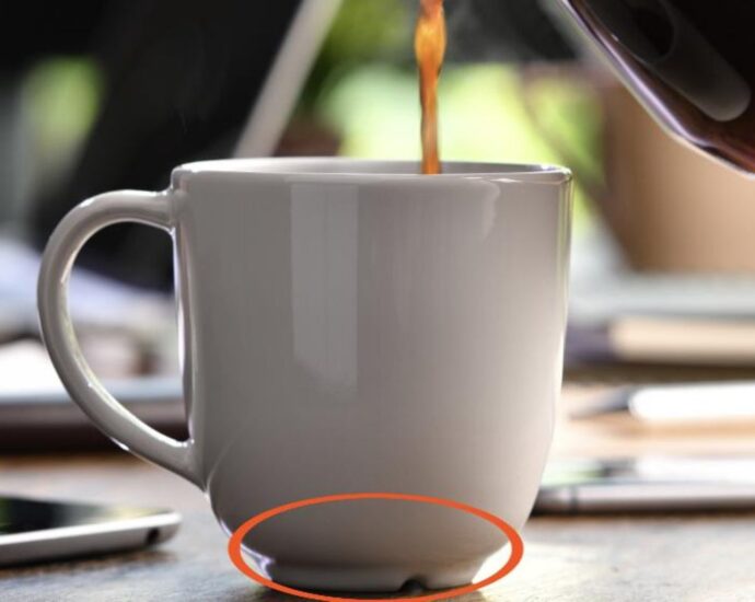 Alltagswissen: Fast niemand weiß es: Dafür sind die Kerben unter deiner Kaffeetasse da