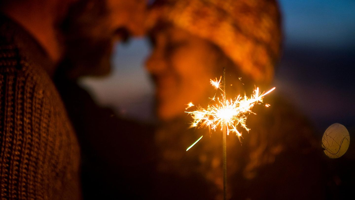Amor hat Herbstpläne: Diese 3 Sternzeichen begegnen im November ihrem Silvesterkuss